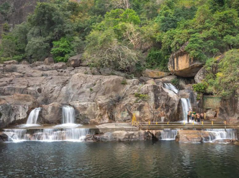 Manimuthar Falls, Tirunelveli, Xplro