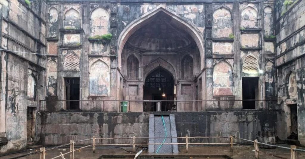 Nilkanth Palace mandu madhya pradesh, Xplro