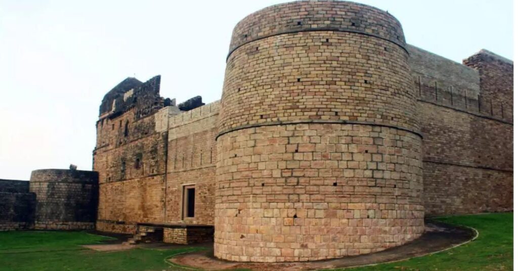 Koshak Mahal Chanderi Fort madhya pradesh, Xplro