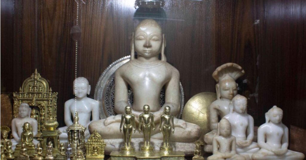 Main Deity – Lord Shantinath, Shantinath Jain Temple, Xplro