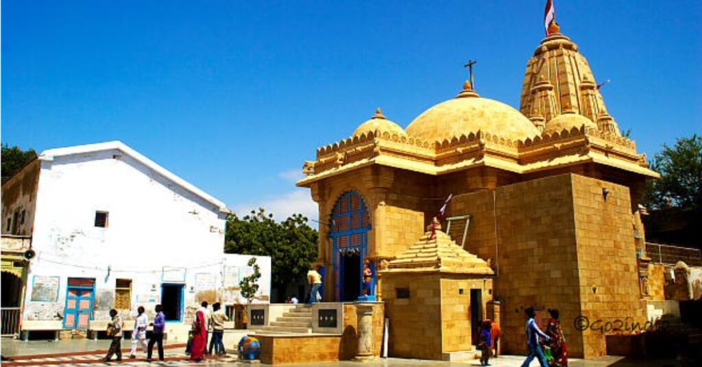 Narayan Sarovar Temple puja, Dadra nagar haveli, Xplro