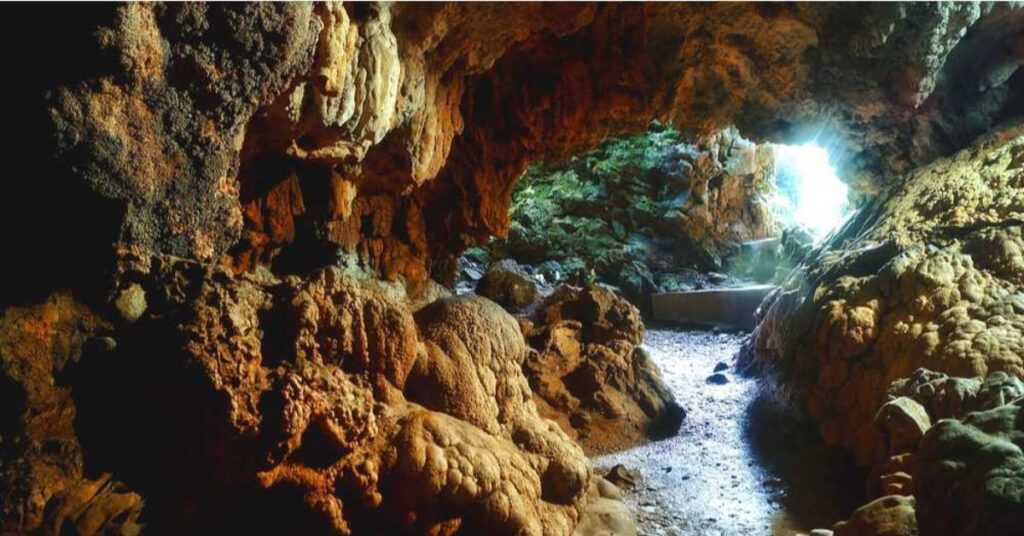 Mawsmai Cave cherrapunji meghalaya, Xplro