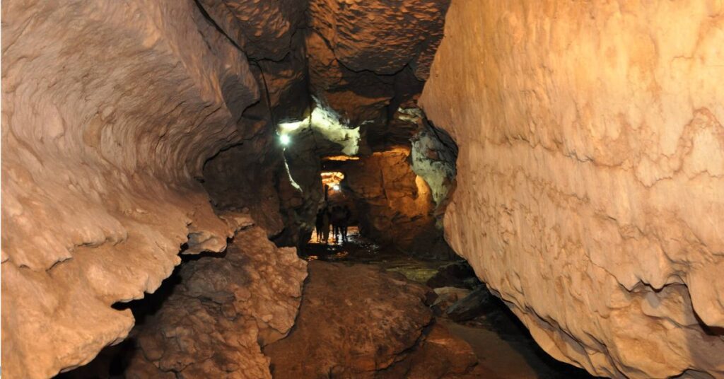 Mawsmai Cave meghalaya, Xplro