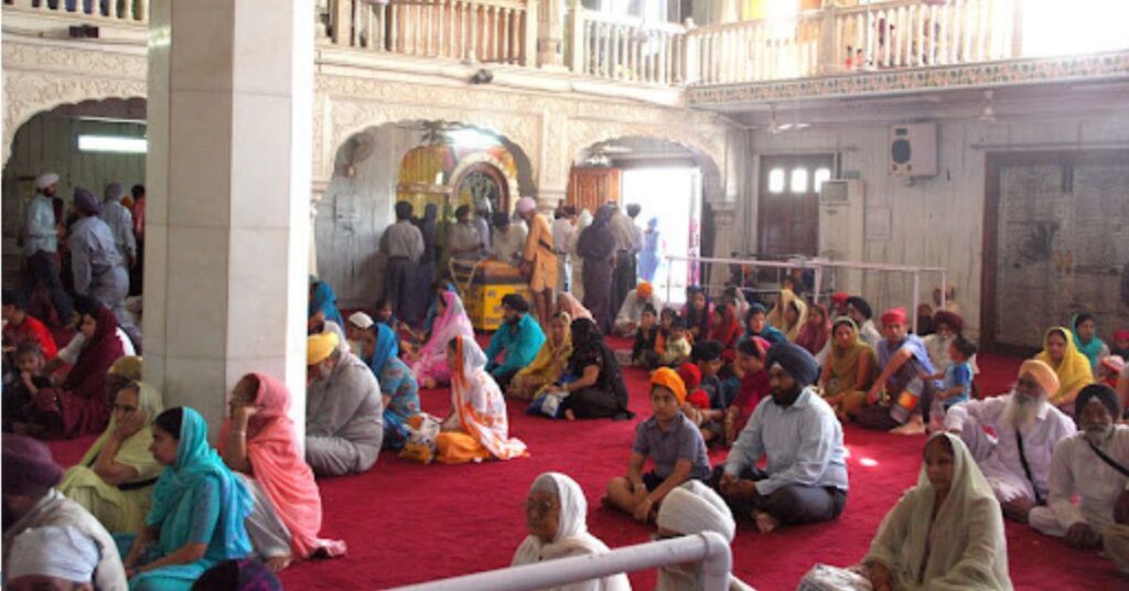 Gurudwara Bangla Sahib Main Prayer Hall, Delhi, Xplro