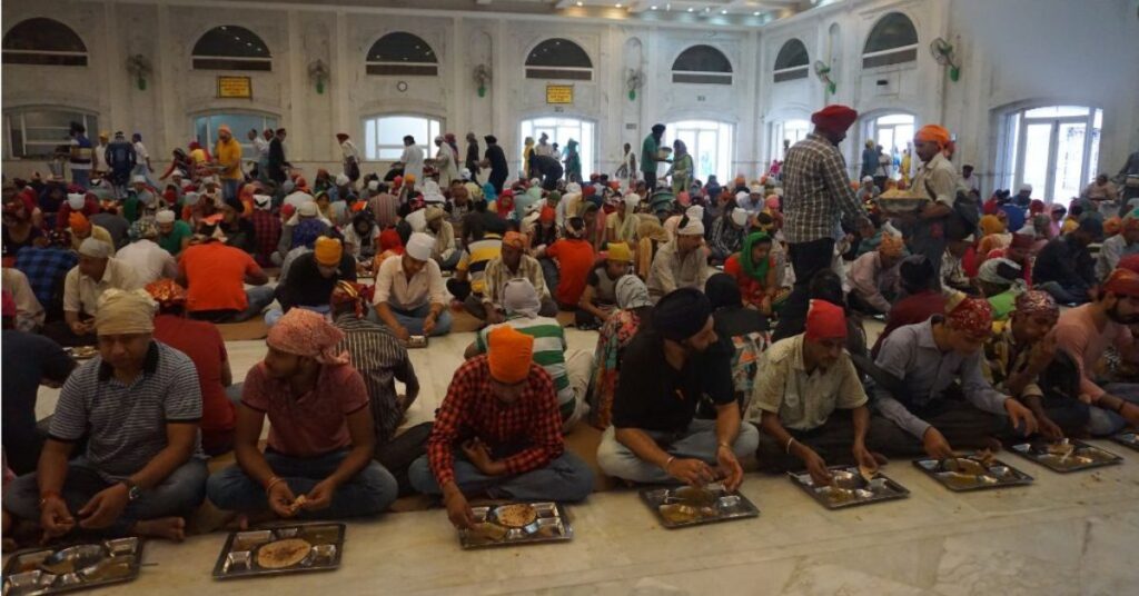 Gurudwara Bangla Sahib Langar Hall, Delhi, Xplro