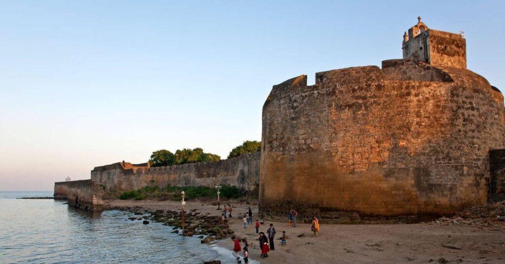 Fortified Walls and Bastions panikota fort, Xplro