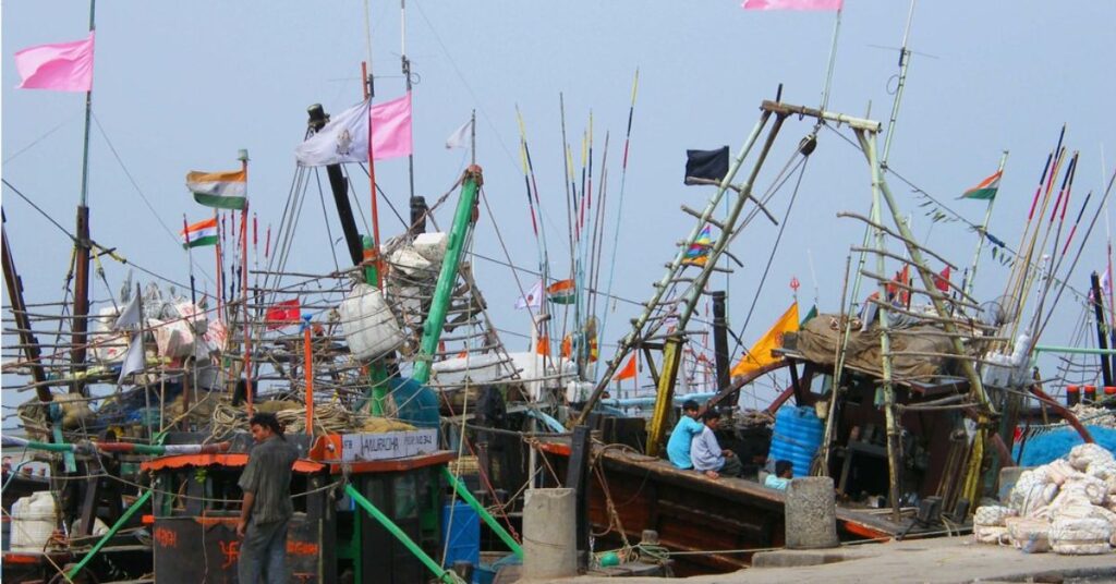 vanakbara fishing harbor diu daman, Xplro