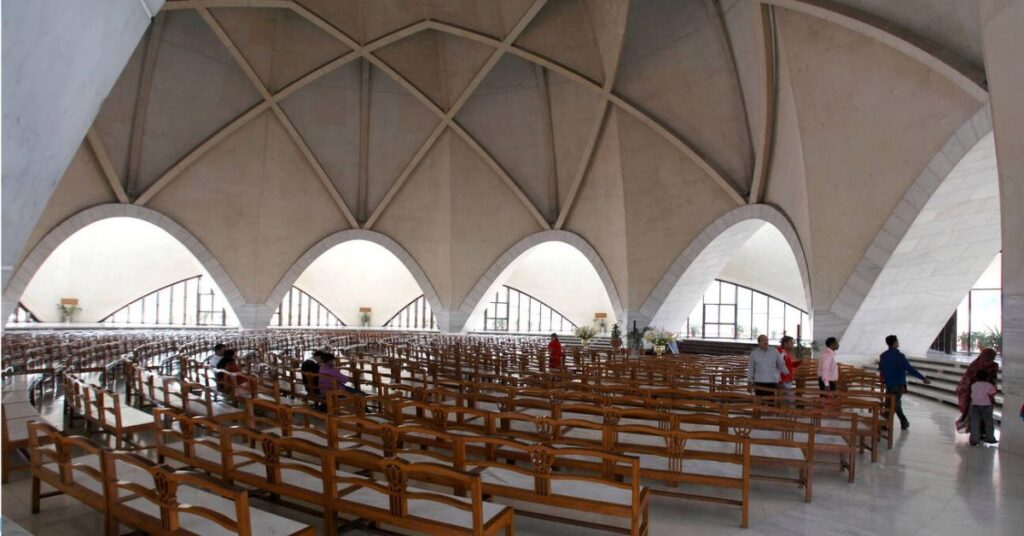 Meditation Hall, Lotus Temple, Delhi, Xplro