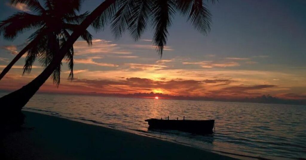 Sunset Views, Thinnakara Island, Xplro