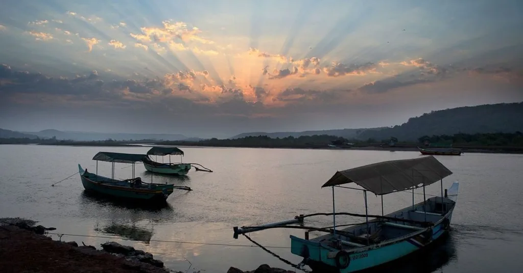 Tarkarli Beach, Xplro