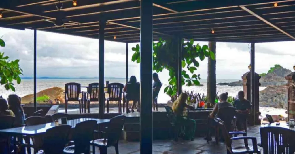 Beachside Cafes and Restaurants, Xplro