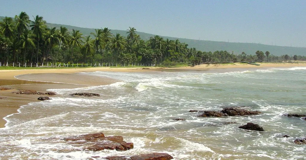 yarada beach Scenic Rock Formations, Xplro