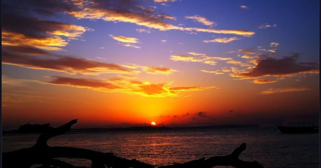 Sunsets at Wandoor Beach, Xplro