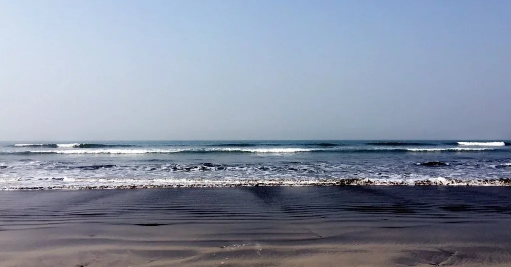 Discover Murud Beach: Maharashtra’s Hidden Coastal Gem