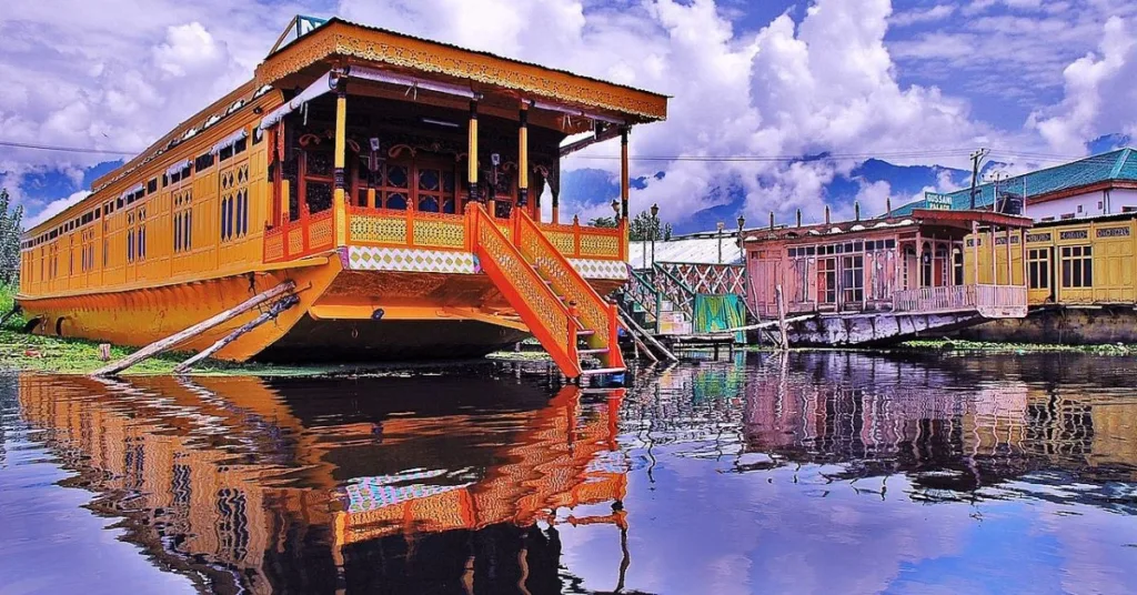 Houseboats dal lake, Xplro