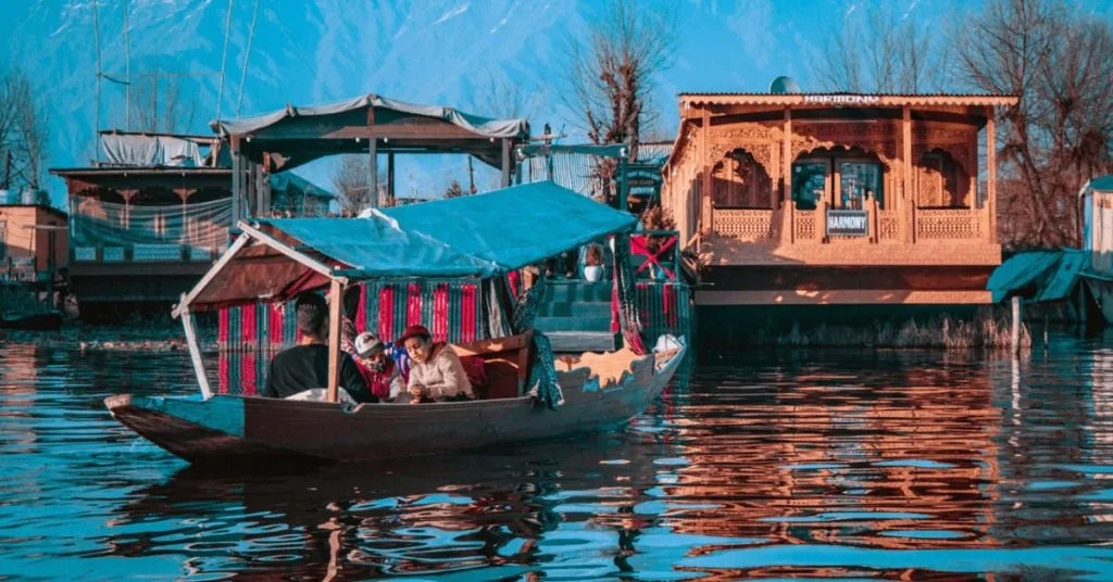 Discovering Dal Lake: The Special Jewel of Jammu & Kashmir