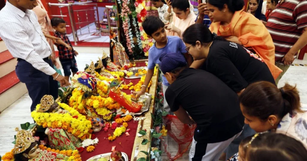 Daily Aarti and Bhajan Ceremonies Raghunath Temple Jammu and kashmir, Xplro