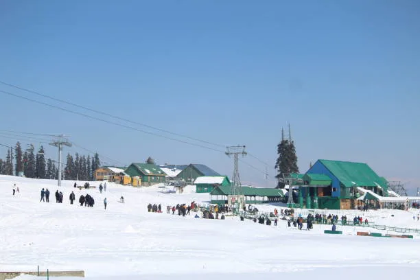 Attractions in Gulmarg: Discover the 10 Best Places to Visit in Kashmir’s Winter Wonderland