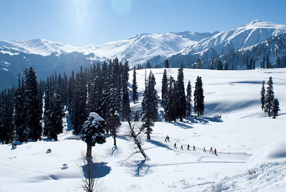 Attractions in Gulmarg: Discover the 10 Best Places to Visit in Kashmir’s Winter Wonderland