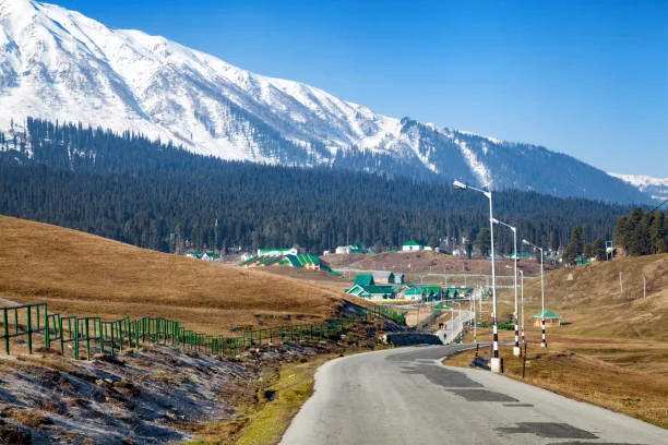 Attractions in Gulmarg: Discover the 10 Best Places to Visit in Kashmir’s Winter Wonderland