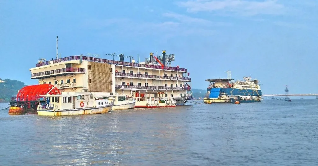 Mandovi River Cruise, Xplro