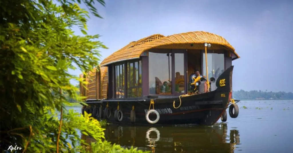 Punnamada Lake Houseboat Tour, Kerala, Xplro