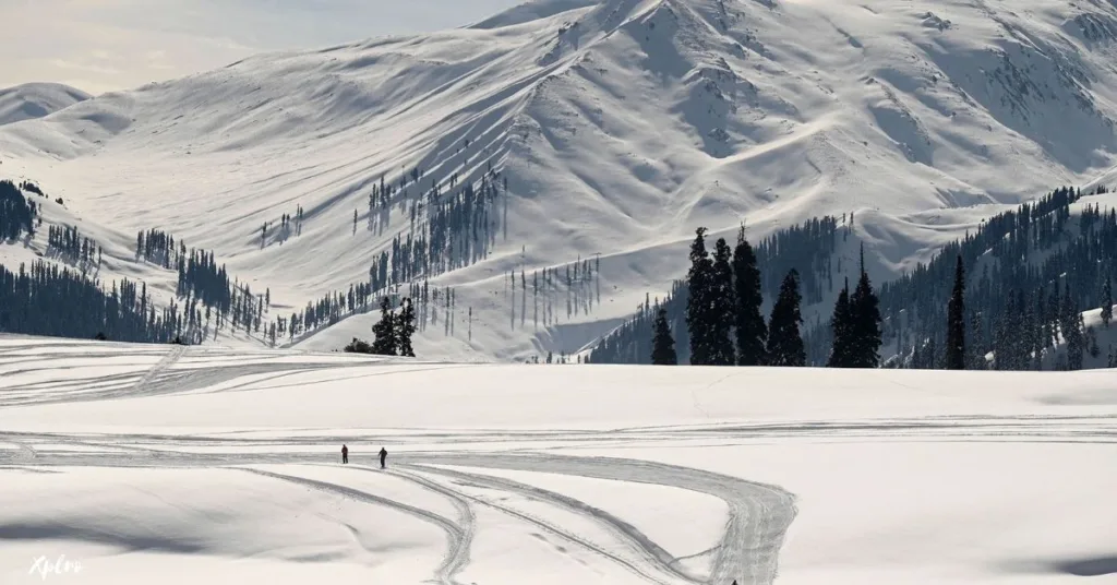 Winter  season in  gulmarg india, Xplro