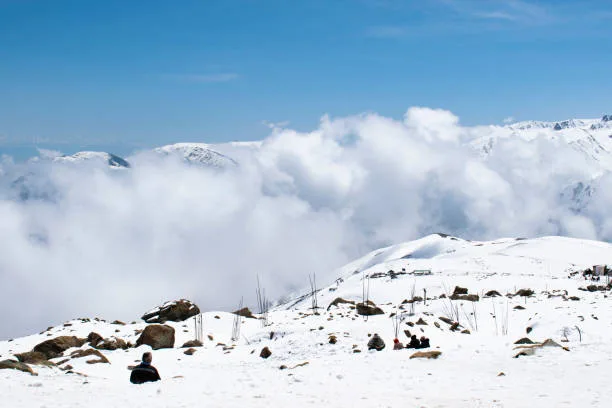 Attractions in Gulmarg: Discover the 10 Best Places to Visit in Kashmir’s Winter Wonderland