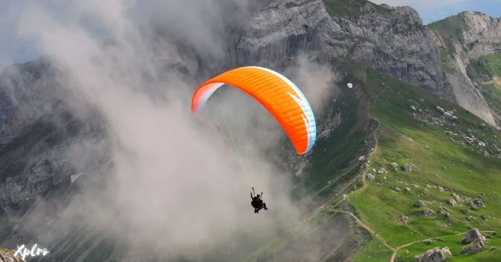 Paragliding in Bir Billing, Xplro