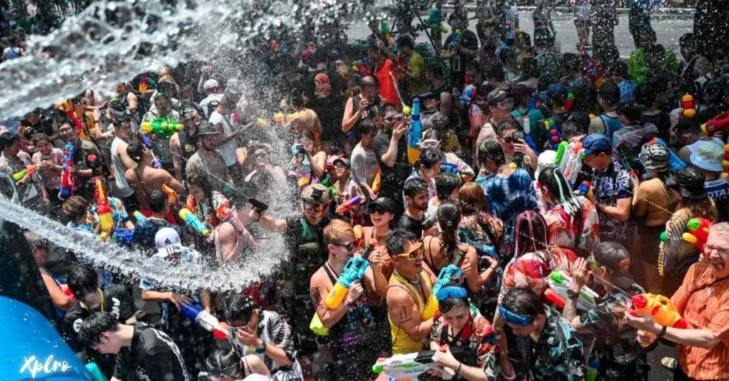 water fights Songkran bangkok, Xplro