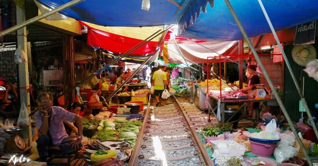 Maeklong Railway Market, Xplro