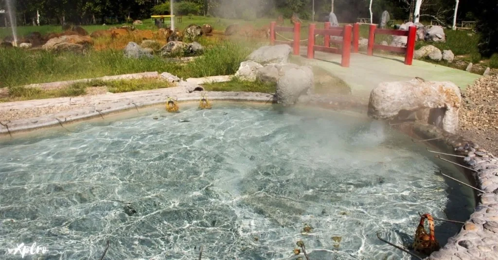 Hot Springs of San Kamphaeng, Xplro