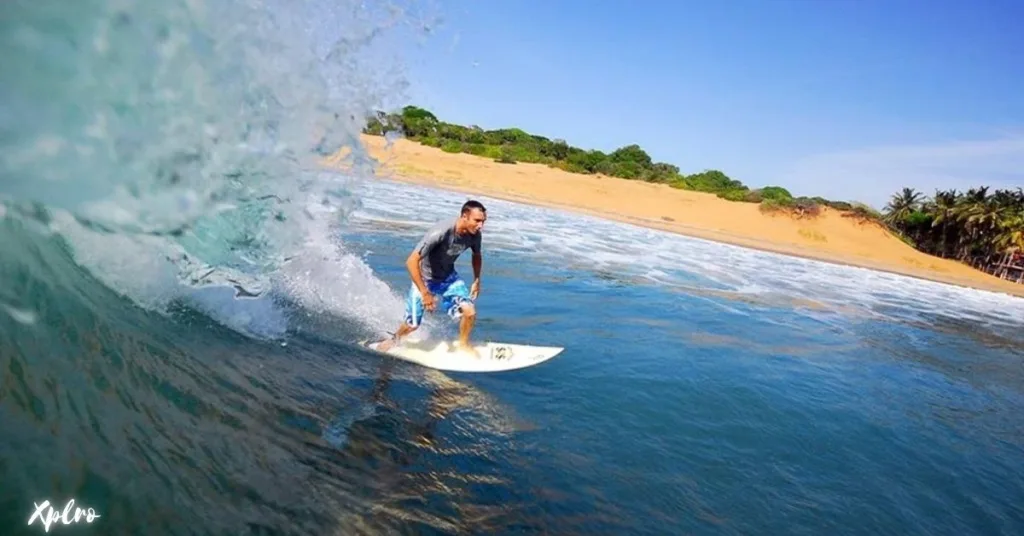 Surfing in Arugam Bay, Xplro