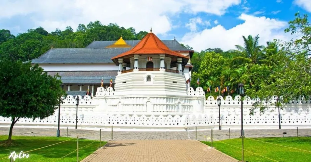 Temple of the Sacred Tooth Relic (Sri Dalada Maligawa), Kandy, Xplro