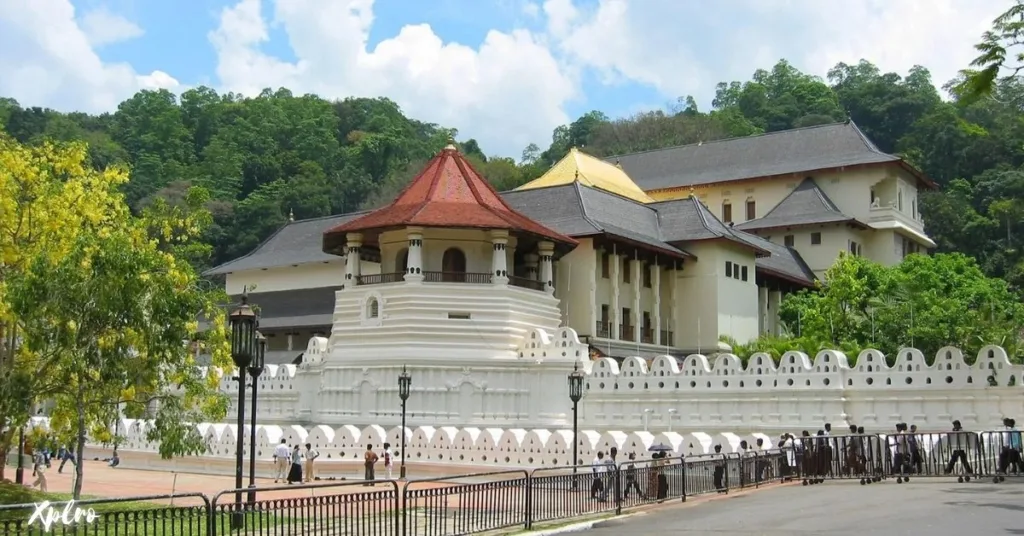 Temple of the Sacred Tooth Relic, Xplro