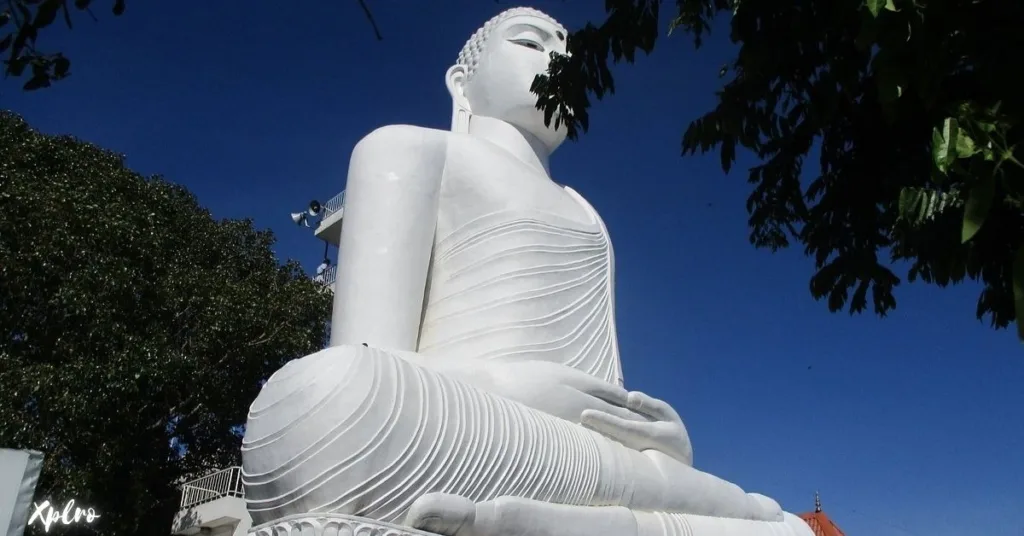 Bahirawakanda Vihara Buddha Statue, Xplro