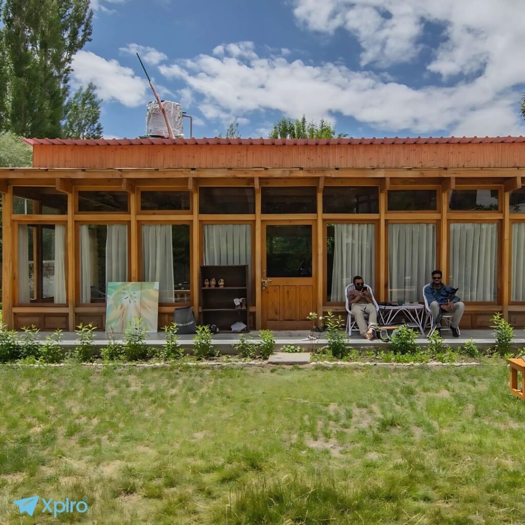 Solo-Friendly Stays, Xplro