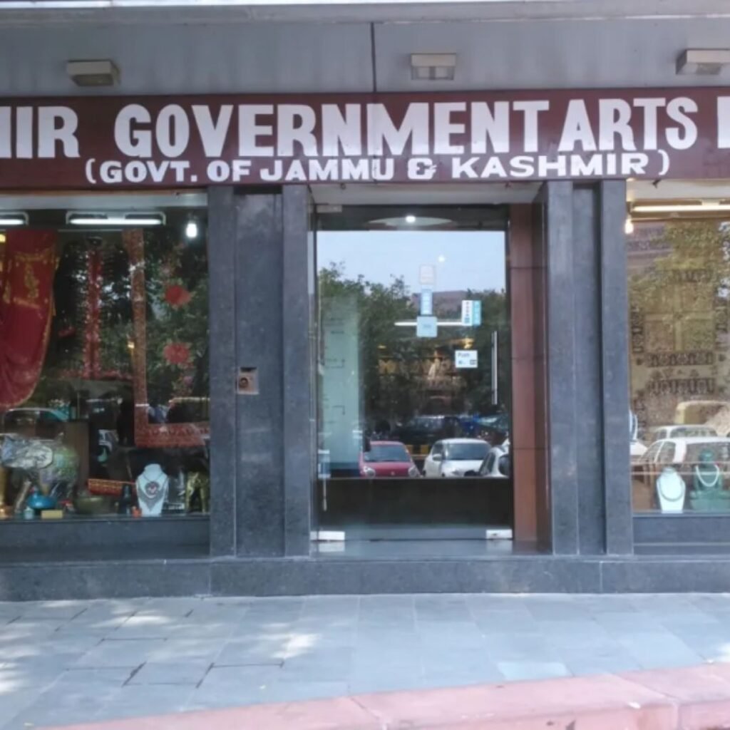 Kashmir Government Arts Emporium, Xplro